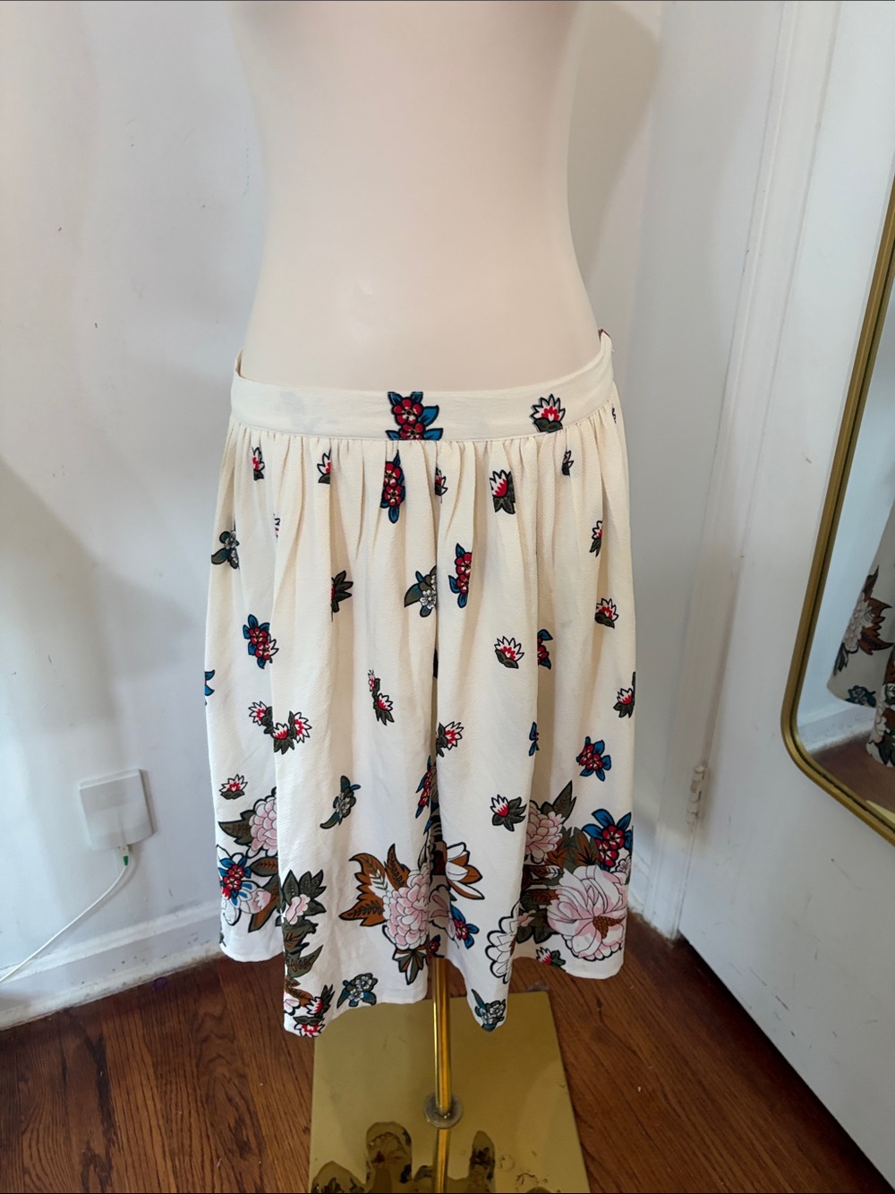 ModCloth 50s style Cream Circle Skirt lined with pockets Floral Print